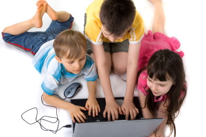 children with laptop